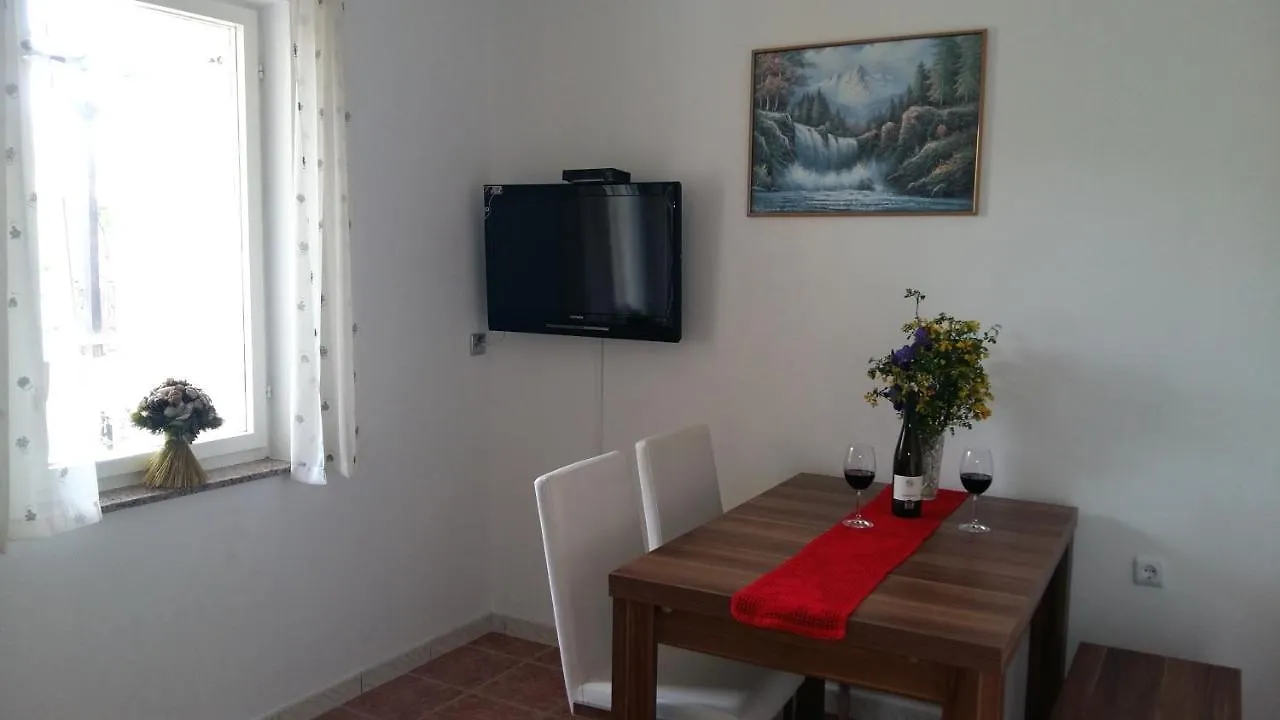 2Br Apartment Hedvig Jadranovo