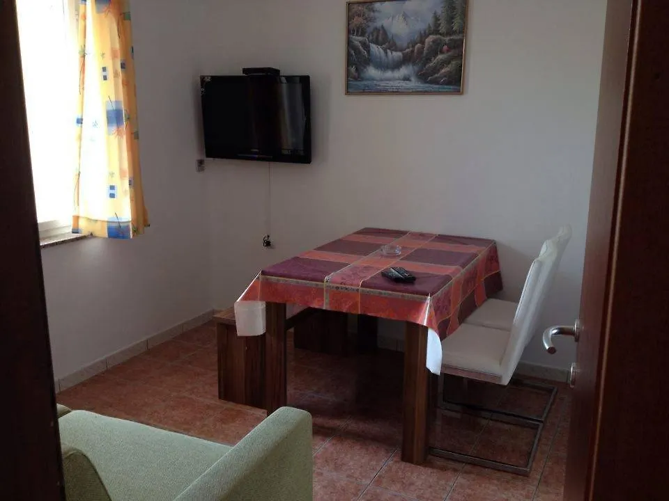 2Br Apartment Hedvig Jadranovo