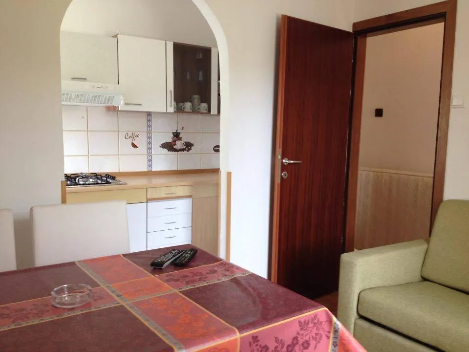 2Br Apartment Hedvig Jadranovo 0*,